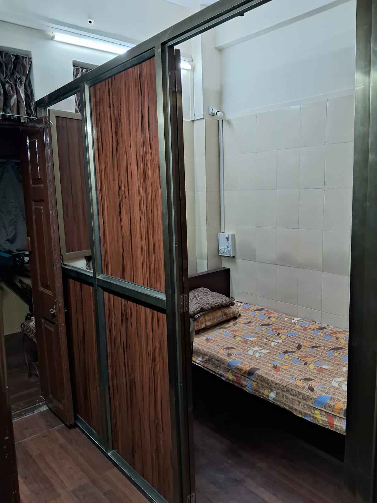 Male PG room in Santacruz East, Mumbai – photo 2